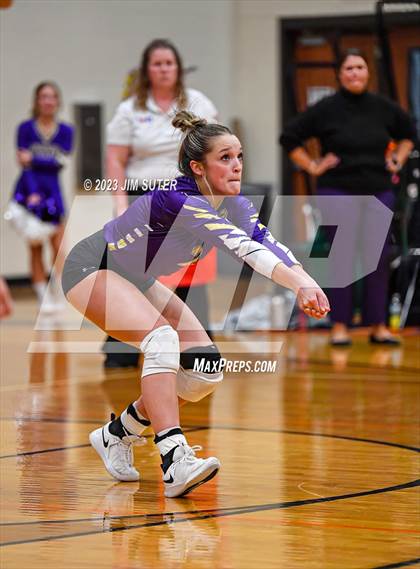 Thumbnail 2 in Shiner vs Thrall (UIL 2A Region IV Area Playoff) photogallery.