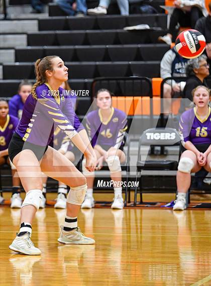 Thumbnail 1 in Shiner vs Thrall (UIL 2A Region IV Area Playoff) photogallery.