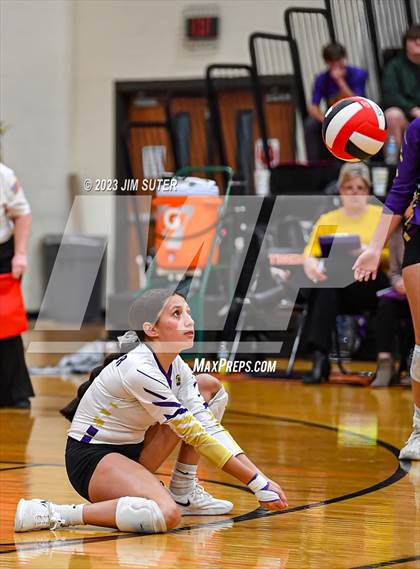 Thumbnail 1 in Shiner vs Thrall (UIL 2A Region IV Area Playoff) photogallery.