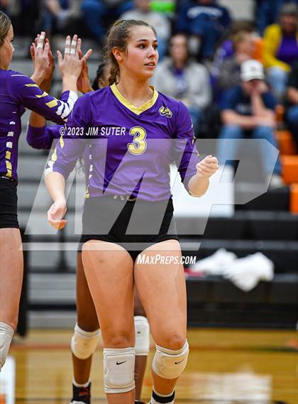 Thumbnail 3 in Shiner vs Thrall (UIL 2A Region IV Area Playoff) photogallery.
