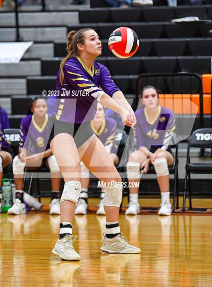 Thumbnail 2 in Shiner vs Thrall (UIL 2A Region IV Area Playoff) photogallery.