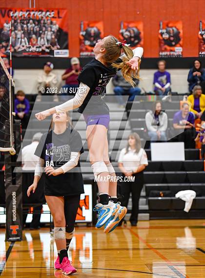 Thumbnail 1 in Shiner vs Thrall (UIL 2A Region IV Area Playoff) photogallery.