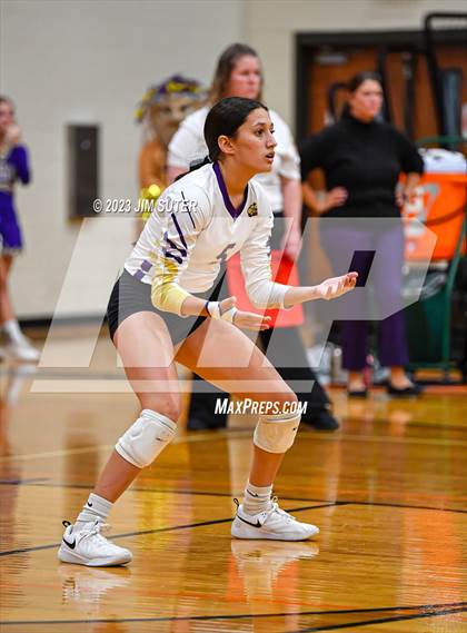 Thumbnail 2 in Shiner vs Thrall (UIL 2A Region IV Area Playoff) photogallery.