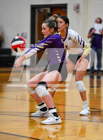 Thumbnail 3 in Shiner vs Thrall (UIL 2A Region IV Area Playoff) photogallery.