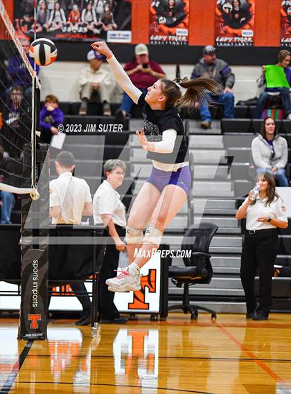 Thumbnail 3 in Shiner vs Thrall (UIL 2A Region IV Area Playoff) photogallery.