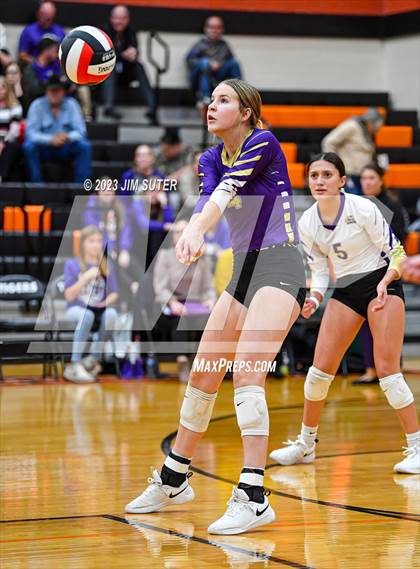 Thumbnail 3 in Shiner vs Thrall (UIL 2A Region IV Area Playoff) photogallery.