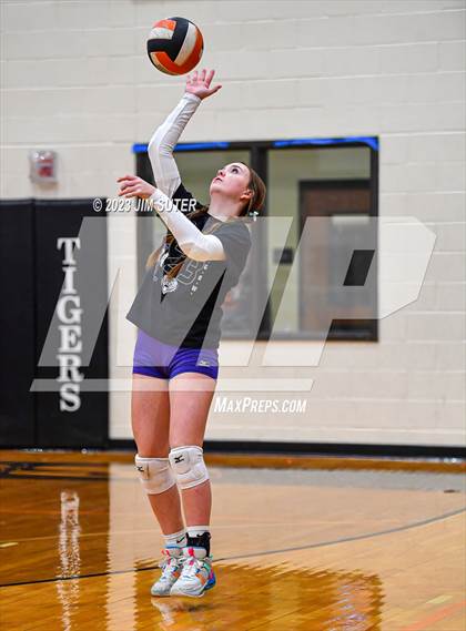 Thumbnail 2 in Shiner vs Thrall (UIL 2A Region IV Area Playoff) photogallery.
