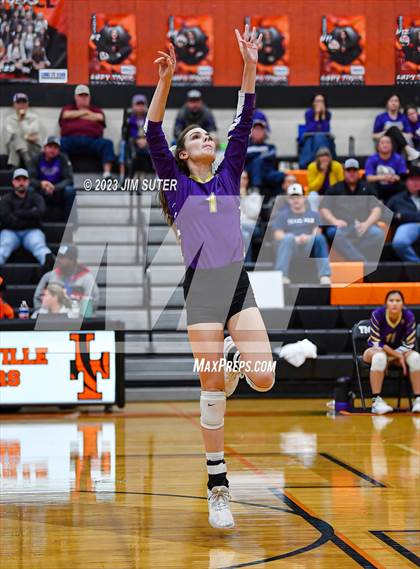 Thumbnail 3 in Shiner vs Thrall (UIL 2A Region IV Area Playoff) photogallery.