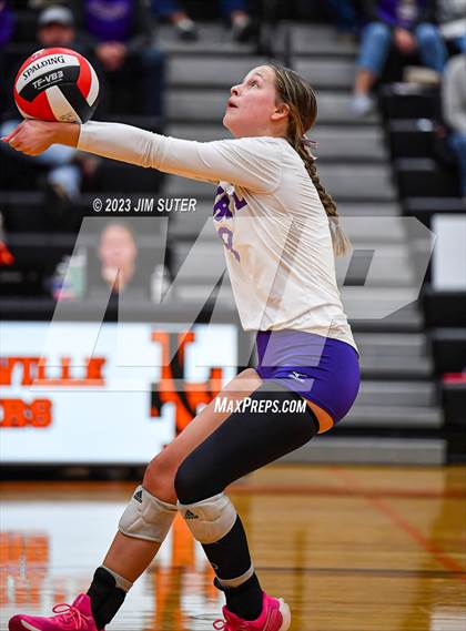 Thumbnail 3 in Shiner vs Thrall (UIL 2A Region IV Area Playoff) photogallery.