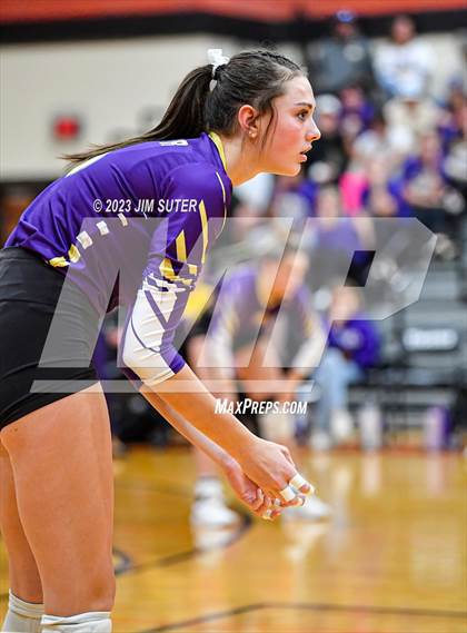 Thumbnail 1 in Shiner vs Thrall (UIL 2A Region IV Area Playoff) photogallery.