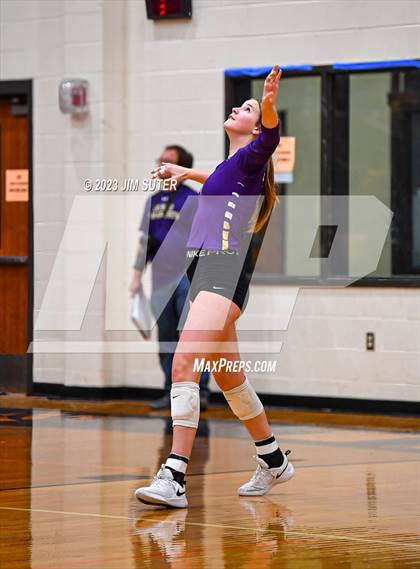 Thumbnail 2 in Shiner vs Thrall (UIL 2A Region IV Area Playoff) photogallery.