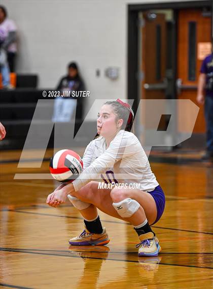 Thumbnail 1 in Shiner vs Thrall (UIL 2A Region IV Area Playoff) photogallery.