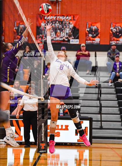 Thumbnail 1 in Shiner vs Thrall (UIL 2A Region IV Area Playoff) photogallery.