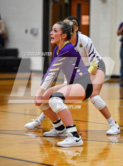 Thumbnail 2 in Shiner vs Thrall (UIL 2A Region IV Area Playoff) photogallery.