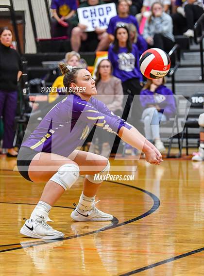 Thumbnail 3 in Shiner vs Thrall (UIL 2A Region IV Area Playoff) photogallery.