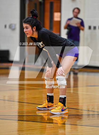 Thumbnail 2 in Shiner vs Thrall (UIL 2A Region IV Area Playoff) photogallery.