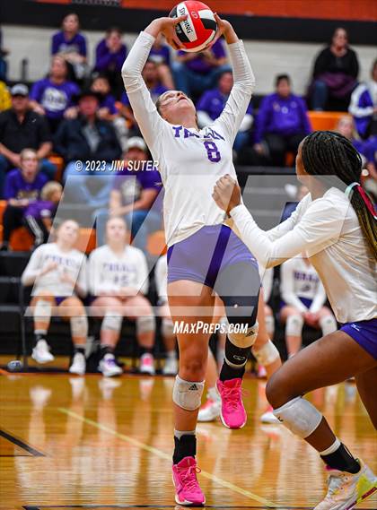 Thumbnail 1 in Shiner vs Thrall (UIL 2A Region IV Area Playoff) photogallery.
