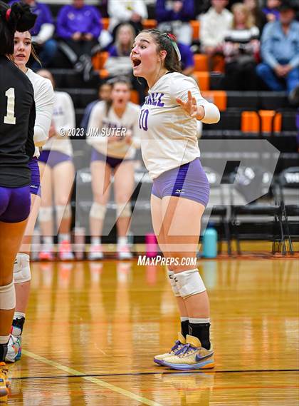 Thumbnail 3 in Shiner vs Thrall (UIL 2A Region IV Area Playoff) photogallery.
