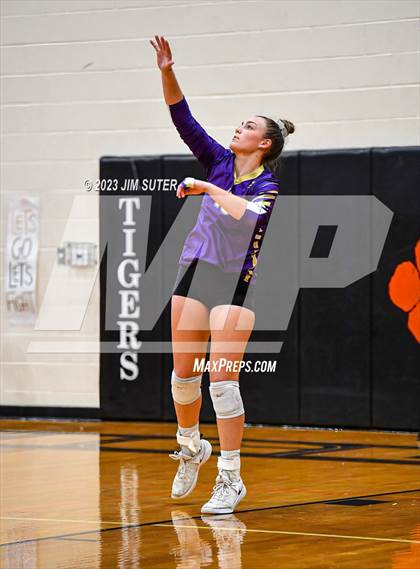 Thumbnail 3 in Shiner vs Thrall (UIL 2A Region IV Area Playoff) photogallery.