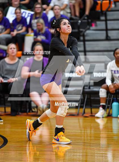 Thumbnail 2 in Shiner vs Thrall (UIL 2A Region IV Area Playoff) photogallery.