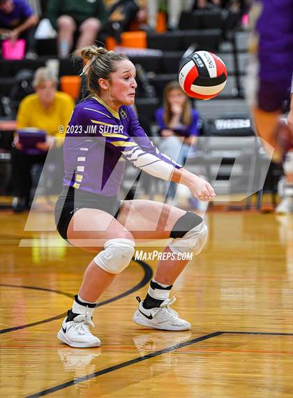 Thumbnail 2 in Shiner vs Thrall (UIL 2A Region IV Area Playoff) photogallery.