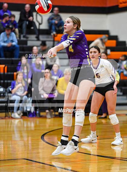 Thumbnail 1 in Shiner vs Thrall (UIL 2A Region IV Area Playoff) photogallery.