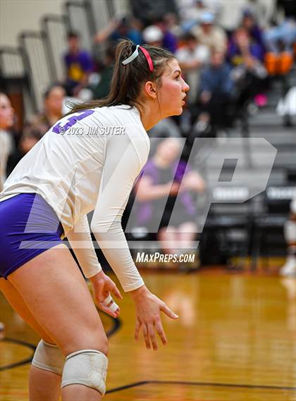 Thumbnail 1 in Shiner vs Thrall (UIL 2A Region IV Area Playoff) photogallery.