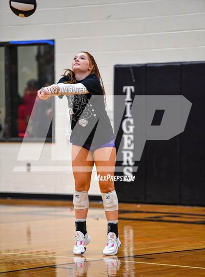 Thumbnail 1 in Shiner vs Thrall (UIL 2A Region IV Area Playoff) photogallery.