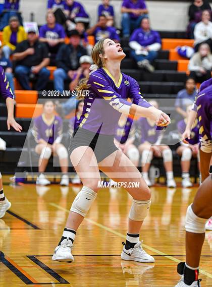 Thumbnail 1 in Shiner vs Thrall (UIL 2A Region IV Area Playoff) photogallery.