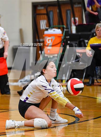 Thumbnail 3 in Shiner vs Thrall (UIL 2A Region IV Area Playoff) photogallery.