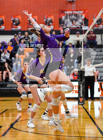 Thumbnail 1 in Shiner vs Thrall (UIL 2A Region IV Area Playoff) photogallery.