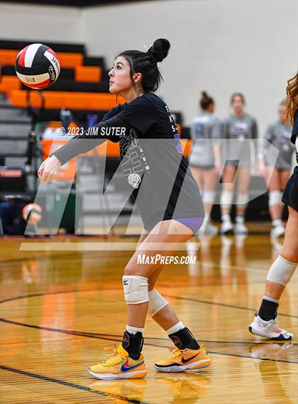 Thumbnail 2 in Shiner vs Thrall (UIL 2A Region IV Area Playoff) photogallery.