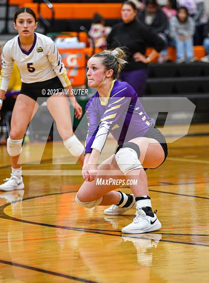 Thumbnail 3 in Shiner vs Thrall (UIL 2A Region IV Area Playoff) photogallery.