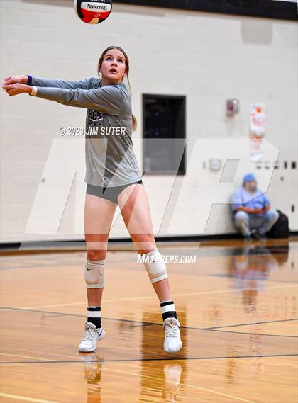 Thumbnail 2 in Shiner vs Thrall (UIL 2A Region IV Area Playoff) photogallery.