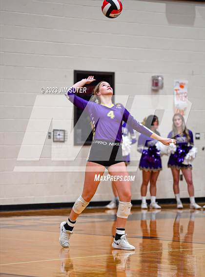 Thumbnail 1 in Shiner vs Thrall (UIL 2A Region IV Area Playoff) photogallery.