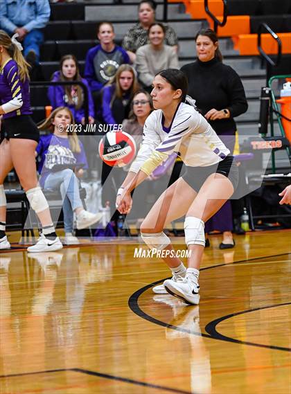 Thumbnail 2 in Shiner vs Thrall (UIL 2A Region IV Area Playoff) photogallery.