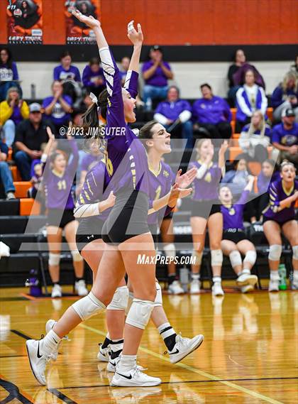 Thumbnail 1 in Shiner vs Thrall (UIL 2A Region IV Area Playoff) photogallery.