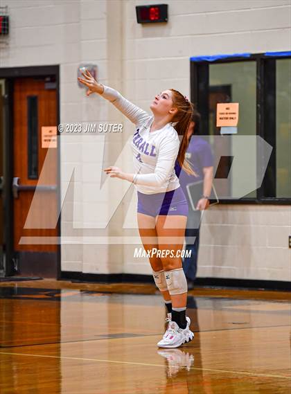 Thumbnail 3 in Shiner vs Thrall (UIL 2A Region IV Area Playoff) photogallery.