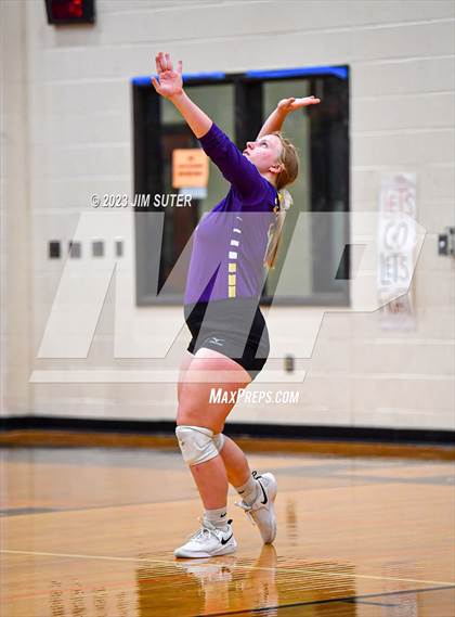 Thumbnail 2 in Shiner vs Thrall (UIL 2A Region IV Area Playoff) photogallery.