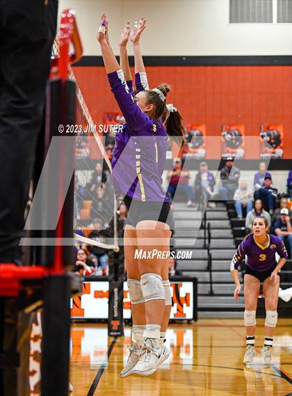 Thumbnail 3 in Shiner vs Thrall (UIL 2A Region IV Area Playoff) photogallery.