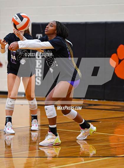 Thumbnail 2 in Shiner vs Thrall (UIL 2A Region IV Area Playoff) photogallery.