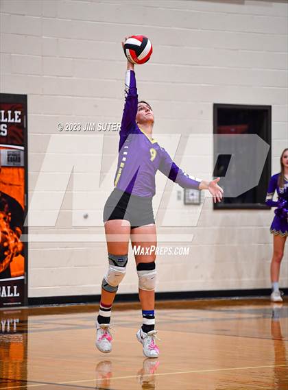 Thumbnail 2 in Shiner vs Thrall (UIL 2A Region IV Area Playoff) photogallery.