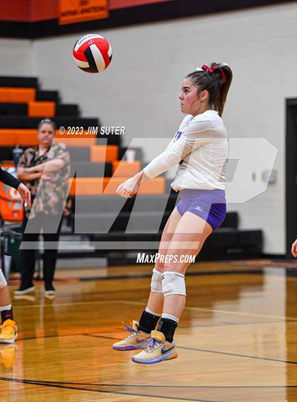 Thumbnail 3 in Shiner vs Thrall (UIL 2A Region IV Area Playoff) photogallery.