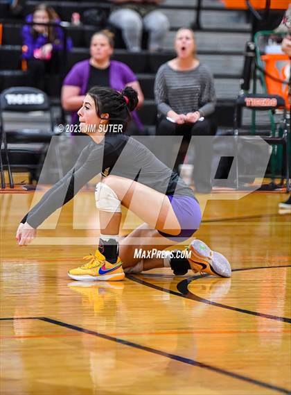 Thumbnail 2 in Shiner vs Thrall (UIL 2A Region IV Area Playoff) photogallery.