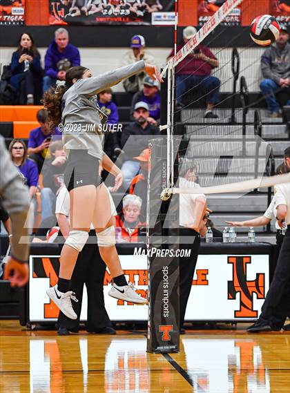 Thumbnail 2 in Shiner vs Thrall (UIL 2A Region IV Area Playoff) photogallery.