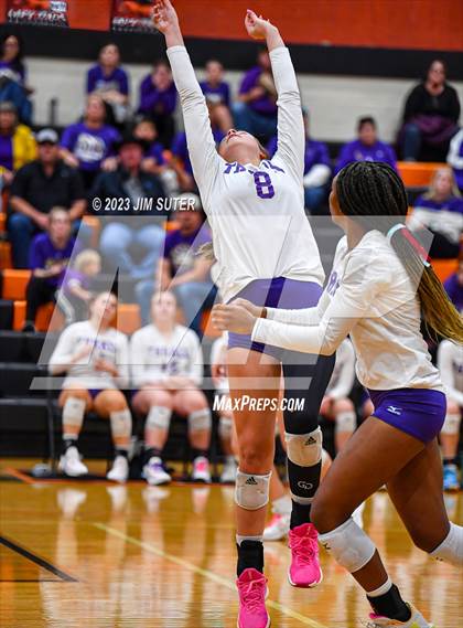 Thumbnail 2 in Shiner vs Thrall (UIL 2A Region IV Area Playoff) photogallery.