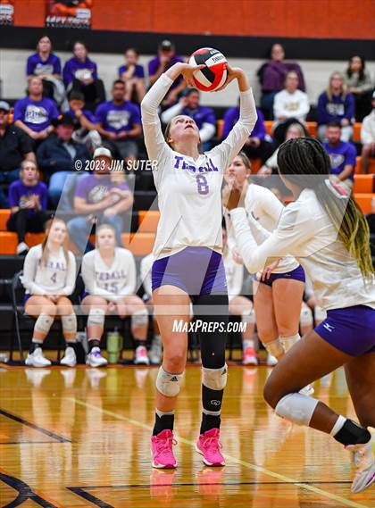Thumbnail 3 in Shiner vs Thrall (UIL 2A Region IV Area Playoff) photogallery.