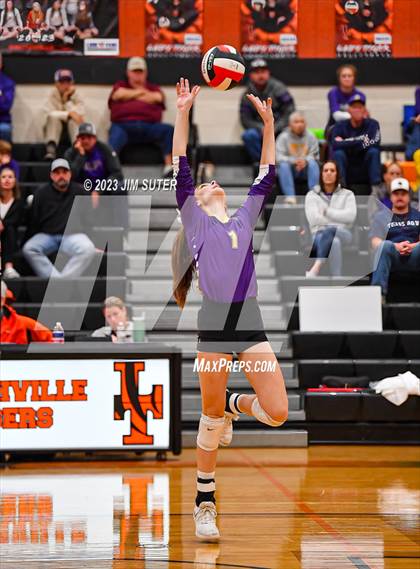 Thumbnail 1 in Shiner vs Thrall (UIL 2A Region IV Area Playoff) photogallery.