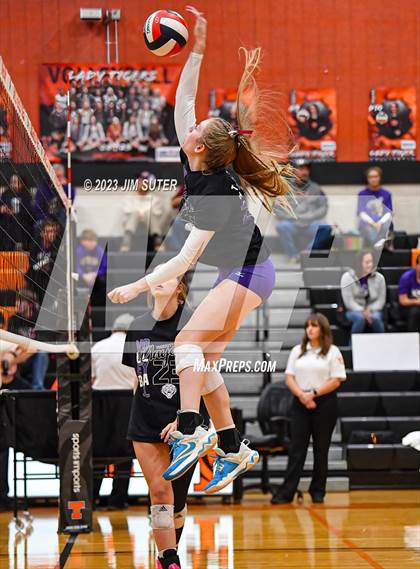 Thumbnail 2 in Shiner vs Thrall (UIL 2A Region IV Area Playoff) photogallery.