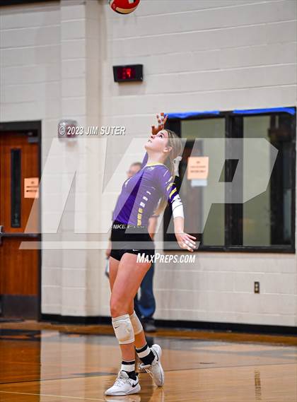 Thumbnail 3 in Shiner vs Thrall (UIL 2A Region IV Area Playoff) photogallery.